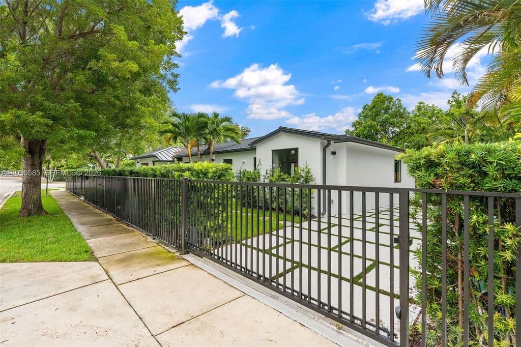4+1 Müstakil ev — 2286 SW 21st Ave