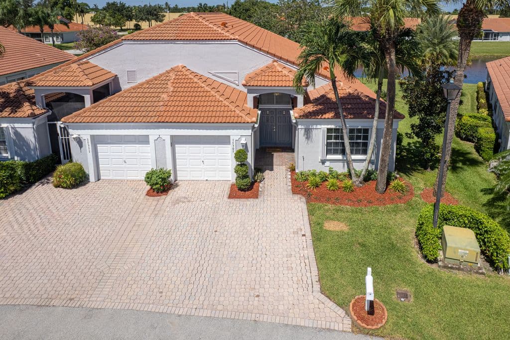 2-bedroom Single-Family Home — 15305 SUMMER LAKE Drive