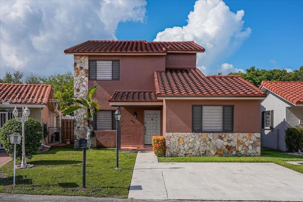 4-bedroom Single-Family Home — 10528 SW 69th Ter