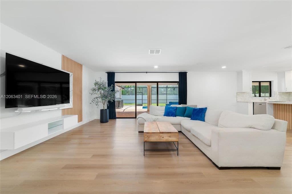 6-bedroom Single-Family Home — 1520 SW 68th Ave