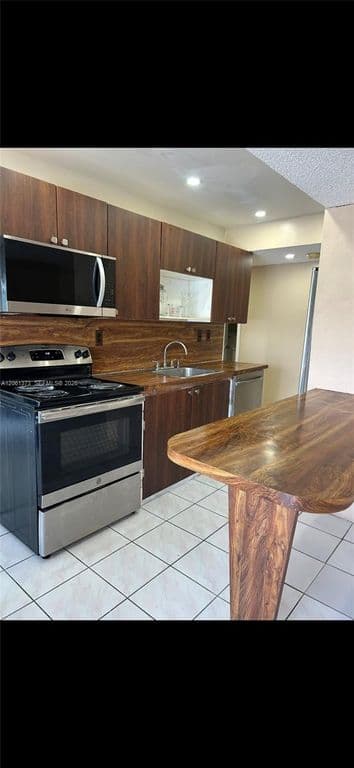 2+1 Condo — 9340 W Flagler St APT 104B