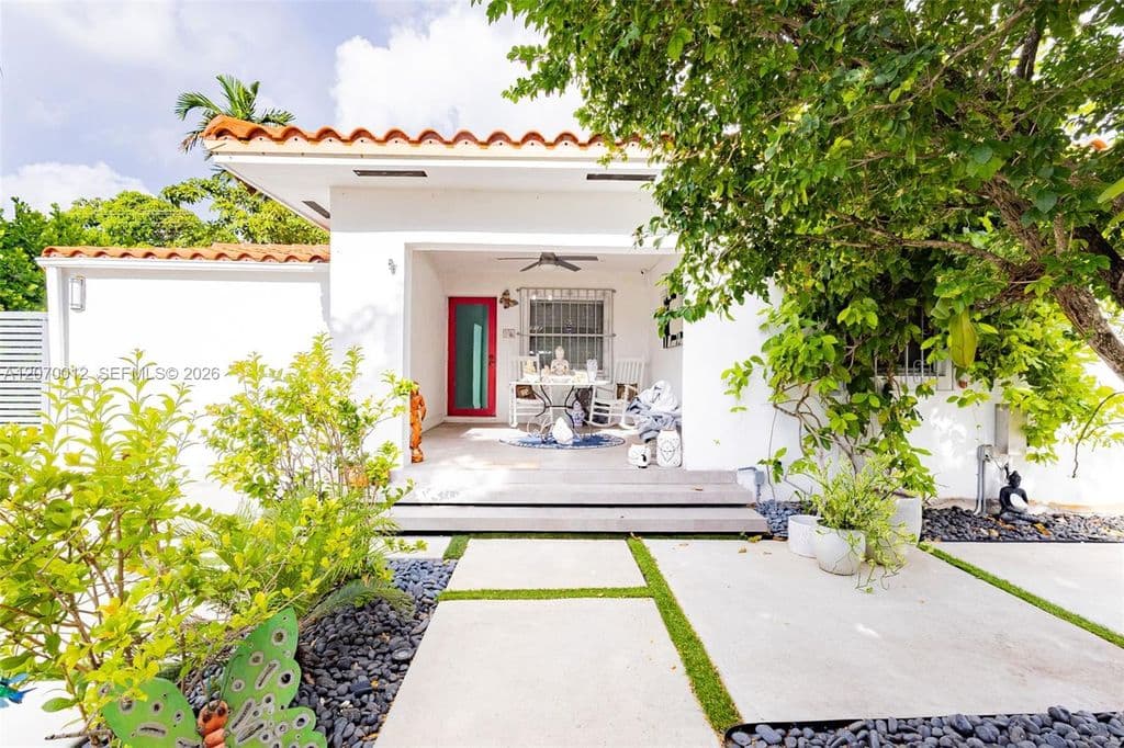 5+1 Müstakil ev — 619 SW 39th Ave