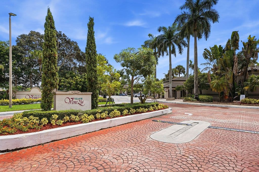 2+1 Condo — 9938 NOB HILL Lane #9938