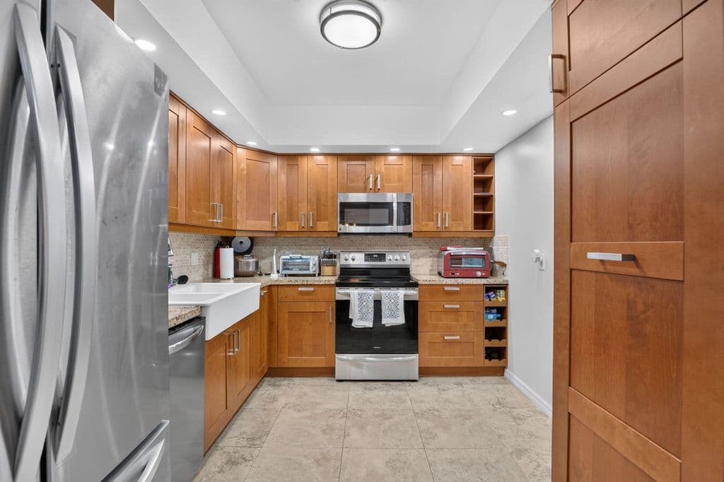 3-bedroom Condo — 3960 Oaks Clubhouse #110