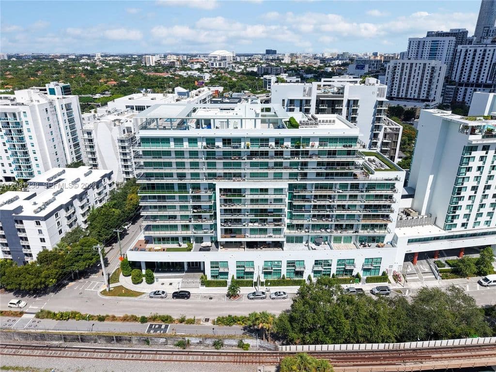 2-bedroom Condo — 1600 SW 1st Ave APT 512