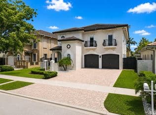 4-bedroom Single-Family Home — 15651 SW 14th St, Miami, 33194
