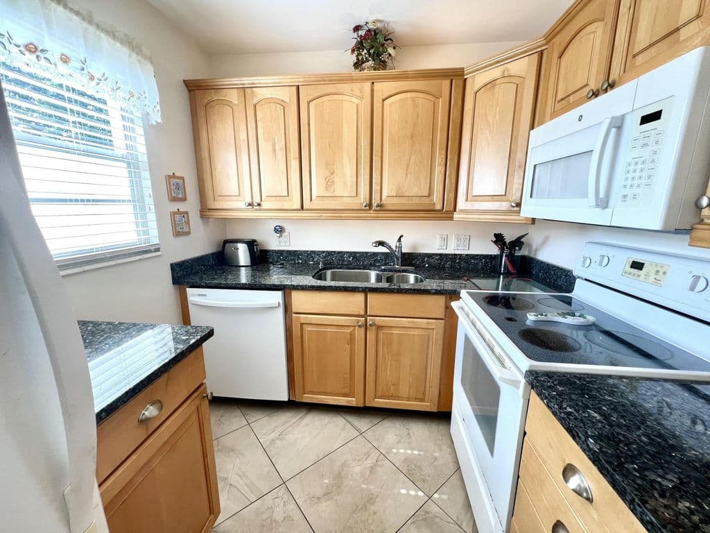 2-bedroom Condo — 328 Farnham P