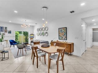 2+1 Condo — 121 NW 2nd Ave Unit 4, Hallandale Beach, 33009