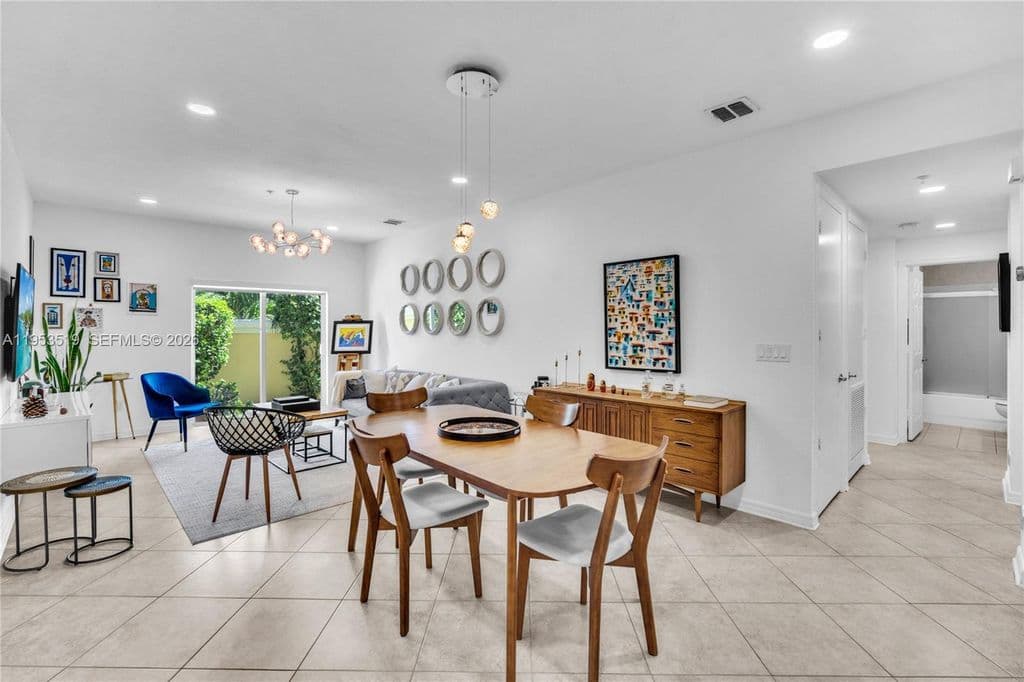 2+1 Condo — 121 NW 2nd Ave Unit 4