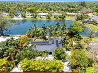 4-bedroom Single-Family Home — 13400 SW 70th Ave, Pinecrest, 33156