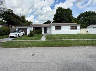 3+1 Müstakil ev — 761 NW 183RD Drive, Miami Gardens, 33169