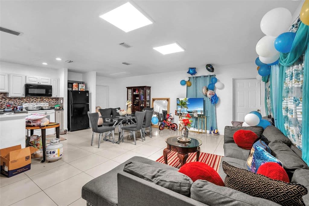 2-bedroom Single-Family Home — 16234 NE 9th Ct