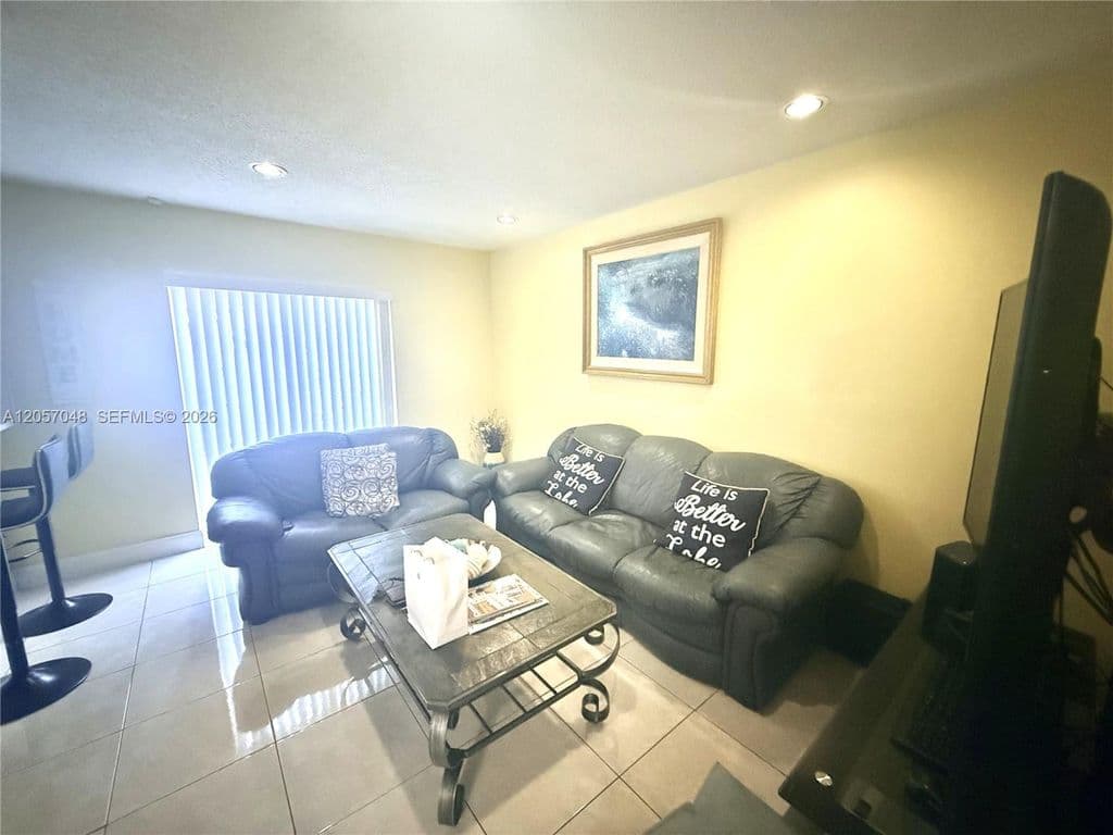 4+1 Mülk — 13402 SW 153rd St APT 1904