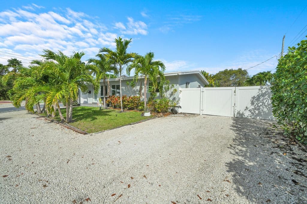 3+1 Müstakil ev — 2824 NW 6th Avenue