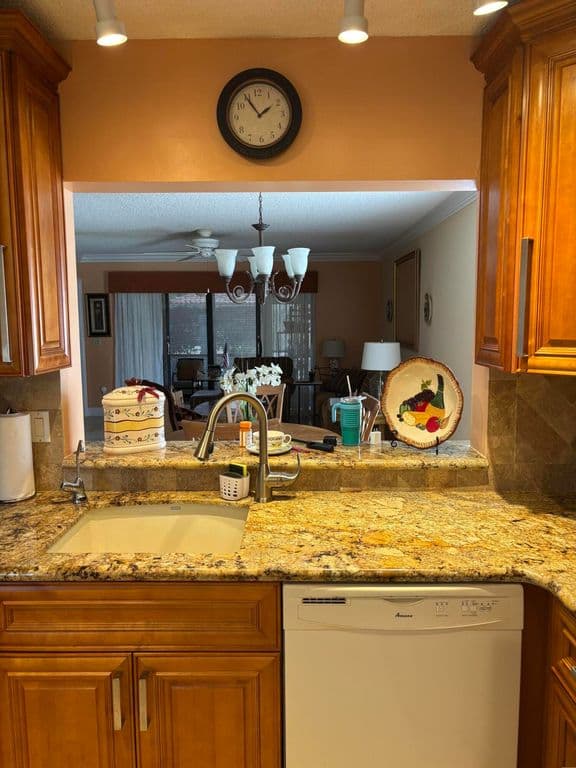 2-bedroom Condo — 60 Pelican Pointe Drive #1020