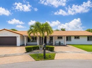 7+1 Müstakil ev — 12231 SW 1st St, Miami, 33184