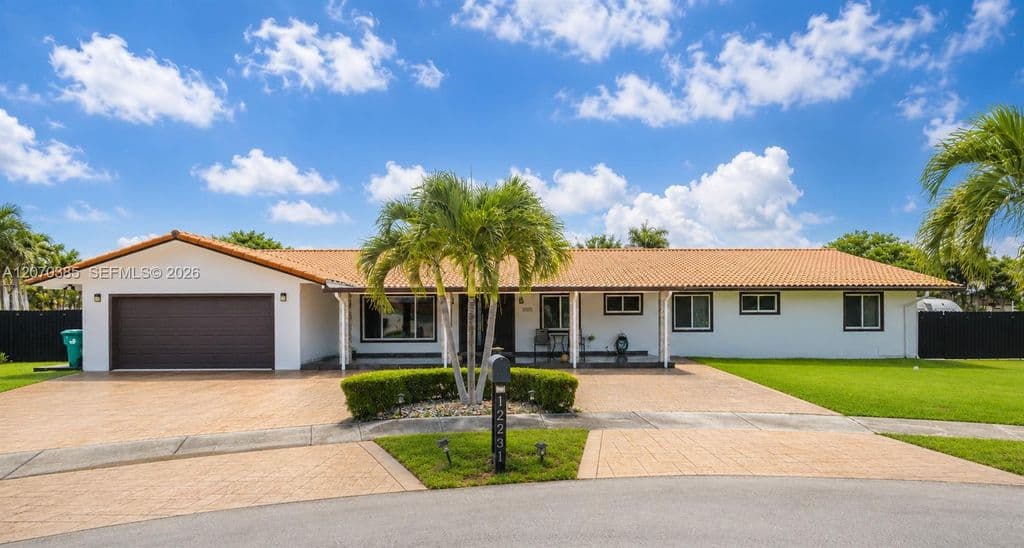 7+1 Müstakil ev — 12231 SW 1st St
