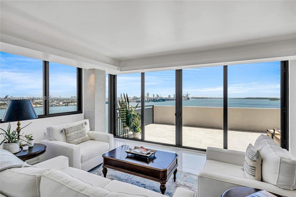3-bedroom Property — 540 Brickell Key Dr APT 1820