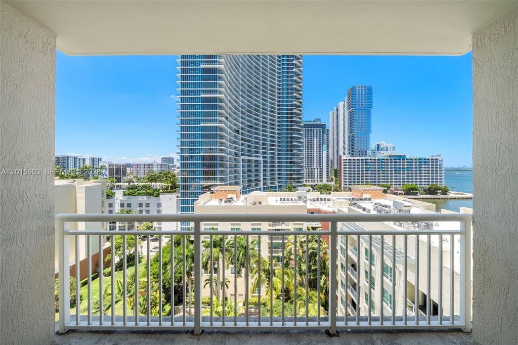 2-bedroom Condo — 2000 N Bayshore Dr APT 1005