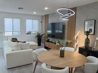 3+1 Müstakil ev — 10300 NW 66th St, Miami, 33178
