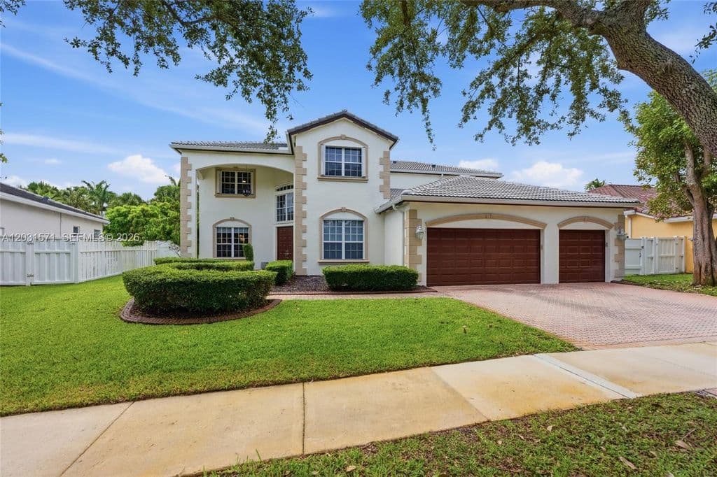 5-bedroom Single-Family Home — 3511 SW 145th Ave