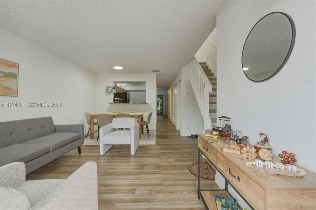 3-bedroom Property — 9853 Riverside Dr #8-24