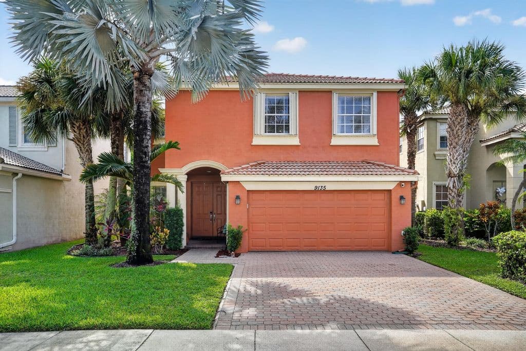 4+1 Müstakil ev — 9135 Dupont Place
