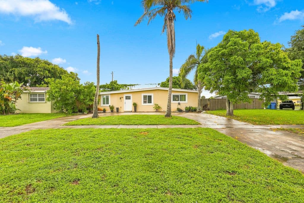 3+1 Müstakil ev — 730 GARDENIA Drive