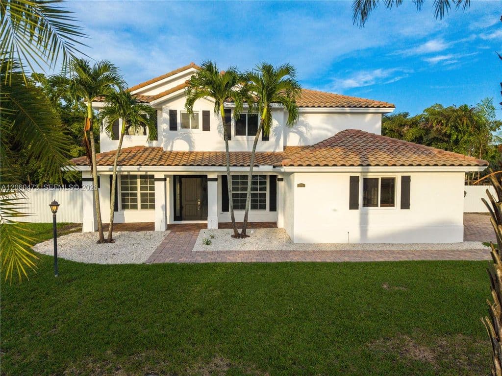 5-bedroom Single-Family Home — 21101 SW 132nd Ct