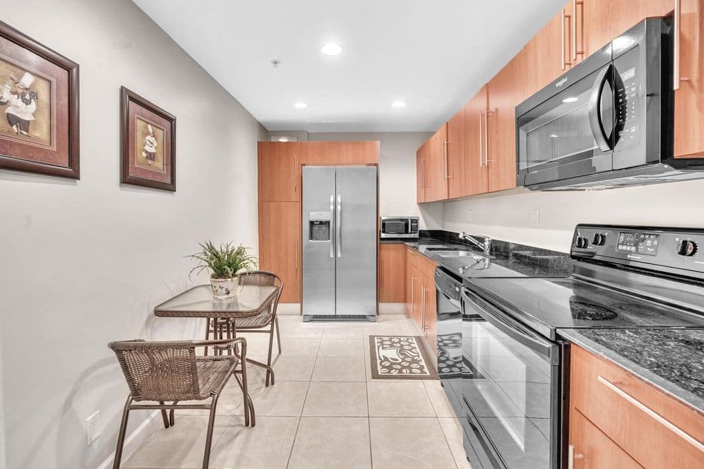 1+1 Condo — 3000 S Ocean Drive #714
