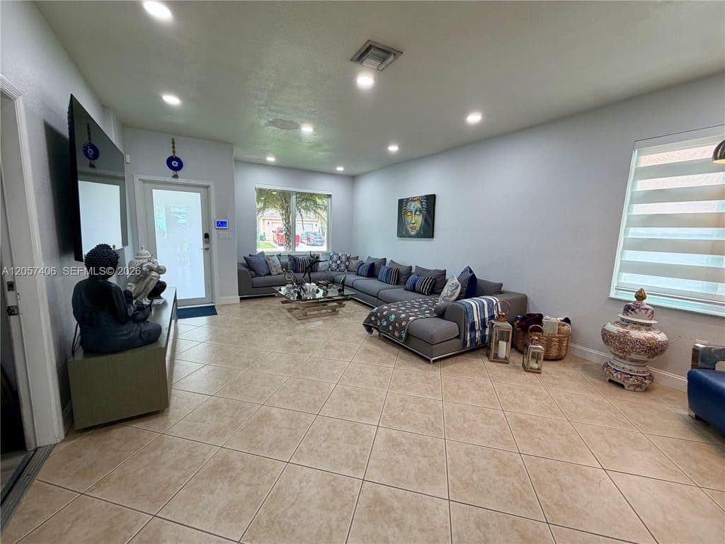 3-bedroom Single-Family Home — 2021 SE 15th St