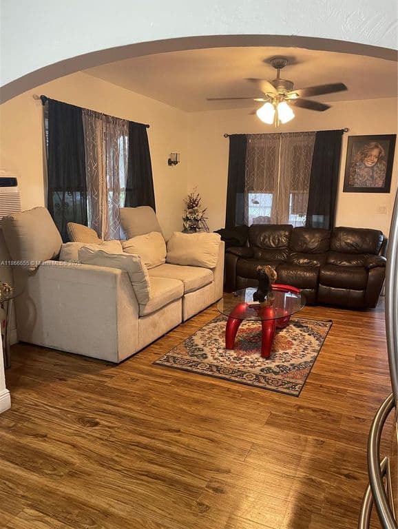 3+1 Mülk — 404 NW 23rd Ct