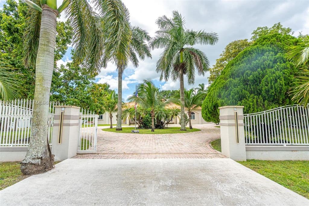 4-bedroom Single-Family Home — 18390 SW 200th St