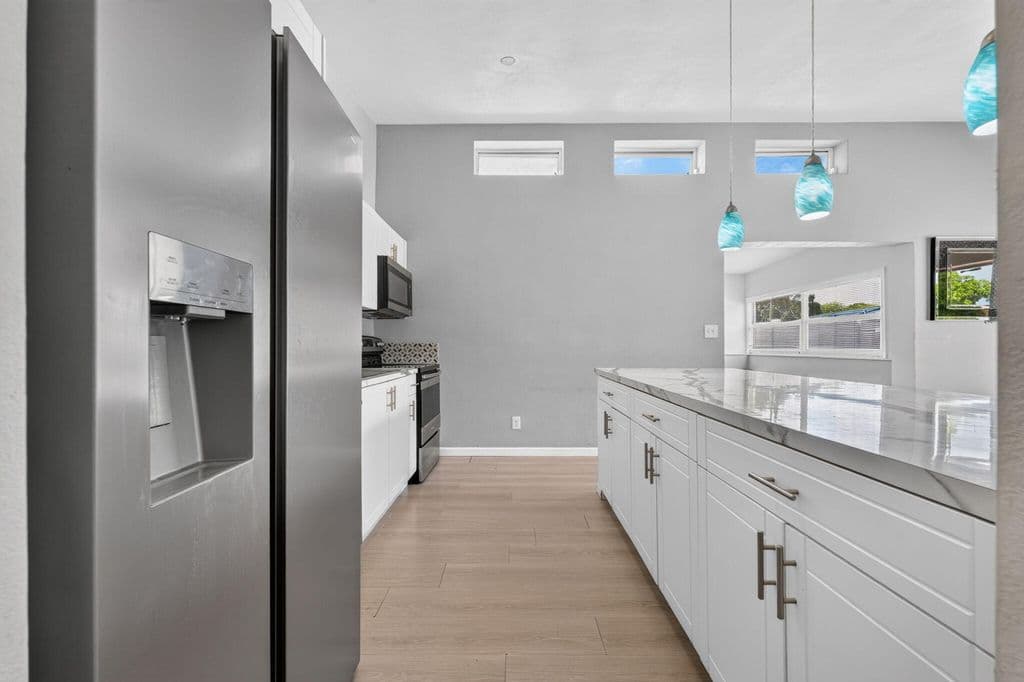 4-bedroom Single-Family Home — 910 NW 17TH Avenue