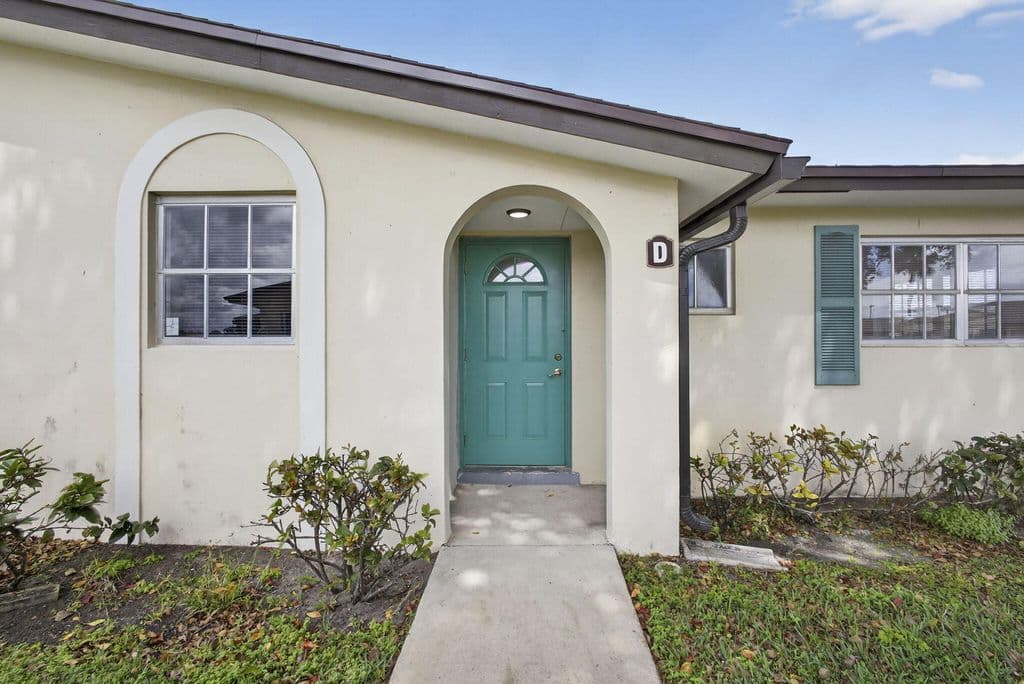 2+1 Condo — 2960 Ashley Drive E #D