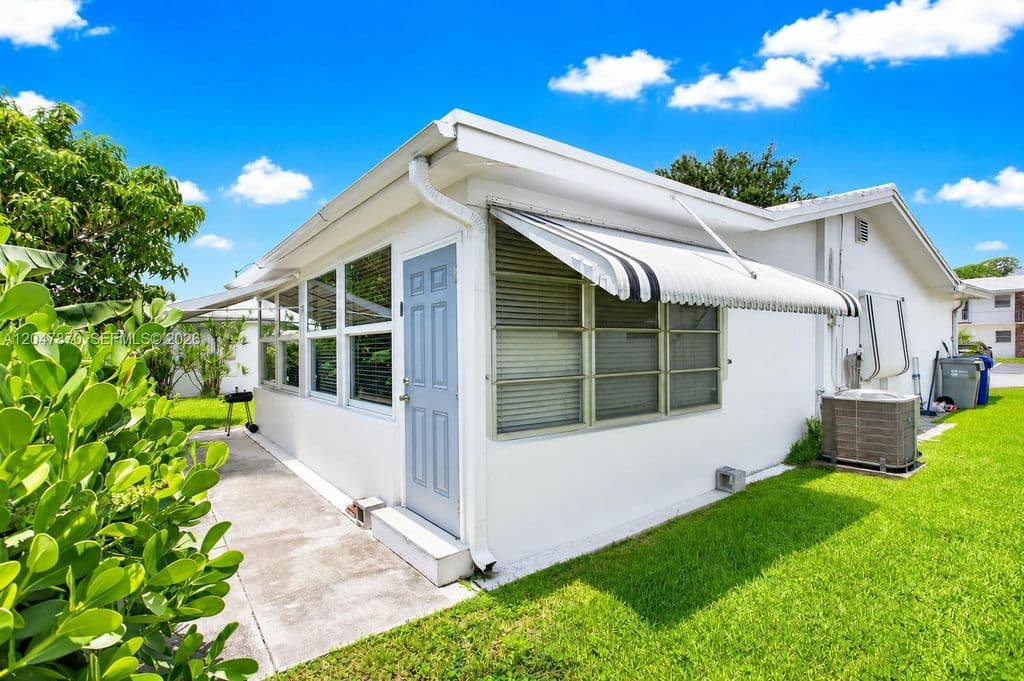 2-bedroom Single-Family Home — 220 S Golf Blvd