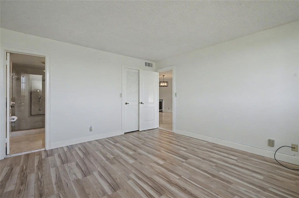 2-bedroom Condo — 9320 S Hollybrook Lake Drive #103