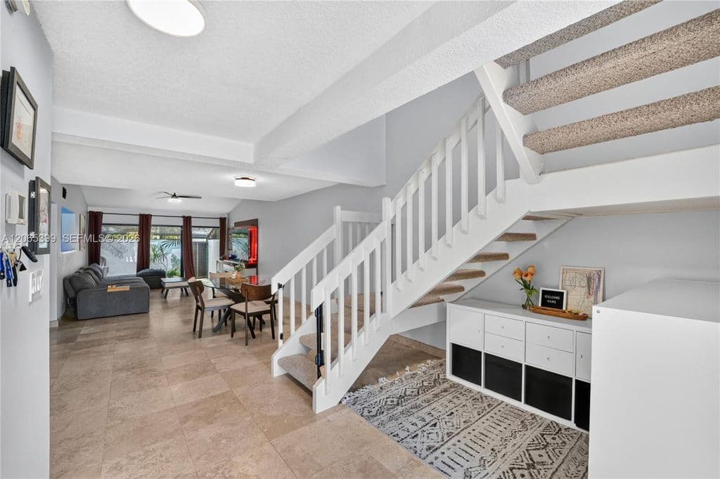 3+1 Mülk — 8703 Cleary Blvd