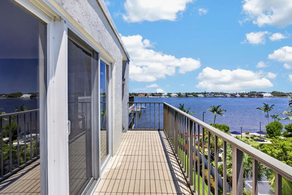2+1 Condo — 1206 S LAKE Drive #504