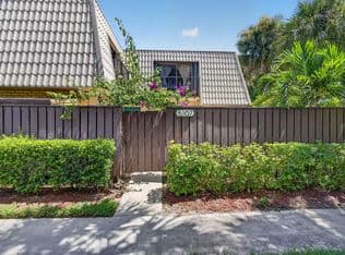 2-bedroom Townhouse — 5107 51ST Way, West Palm Beach, 33409