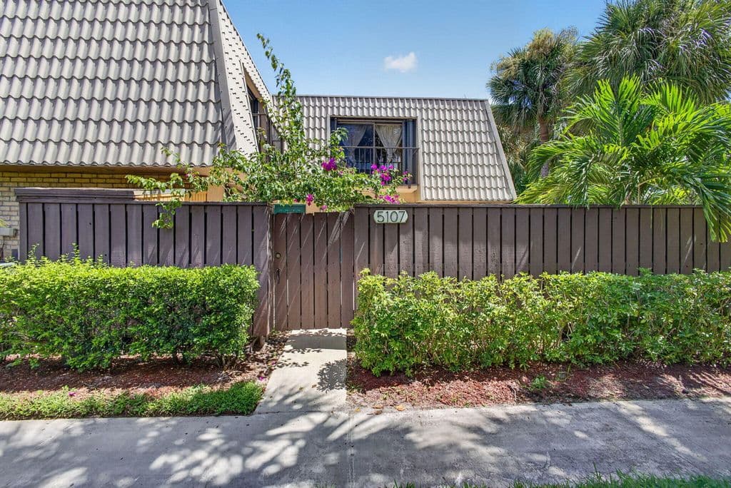 2-bedroom Property — 5107 51ST Way