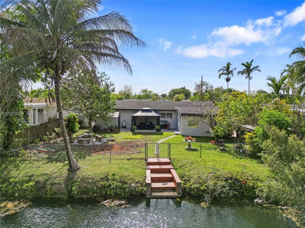 4-bedroom Single-Family Home — 3921 SW 124th Ct