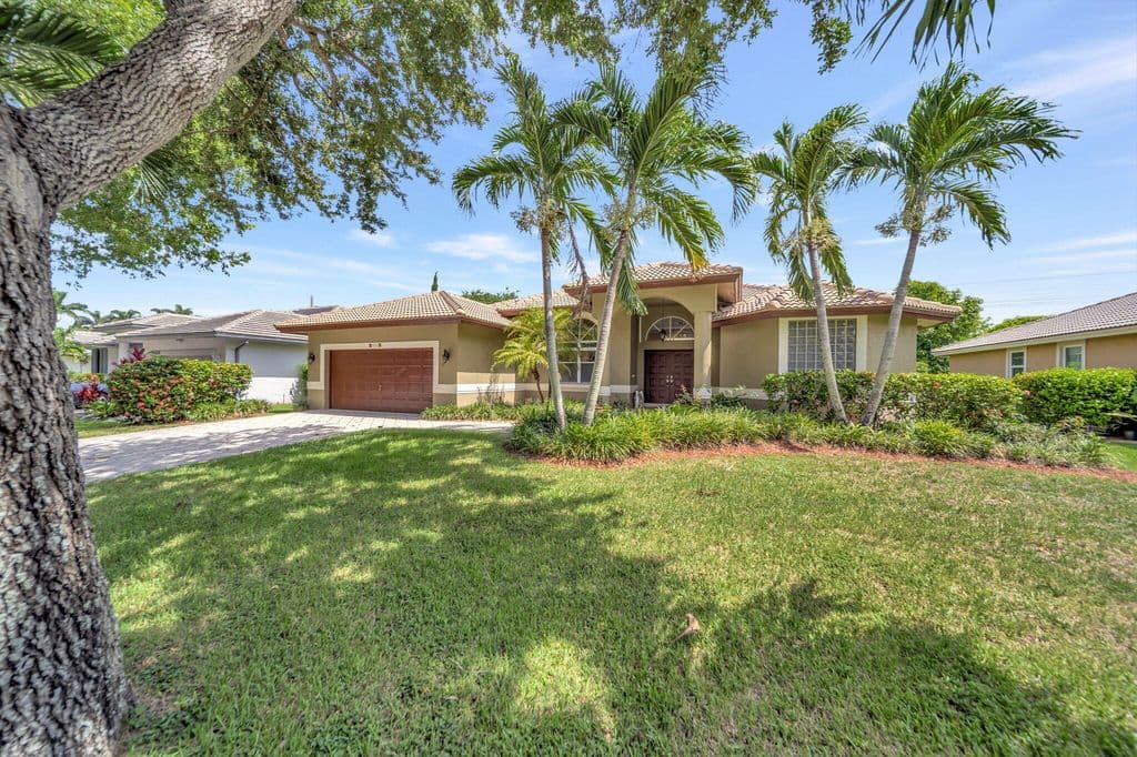 4+1 Müstakil ev — 6420 NW 41st Street