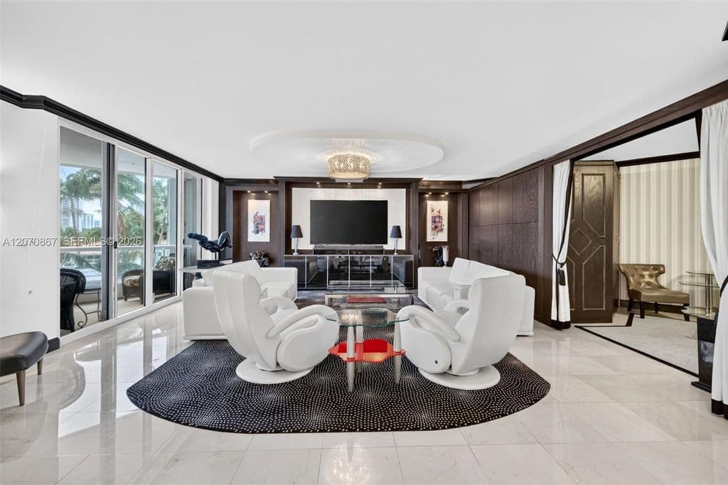 3-bedroom Condo — 21050 Point Pl APT 403