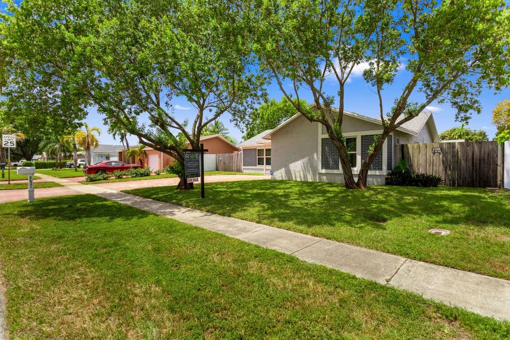 3+1 Müstakil ev — 8621 NW 3RD Street