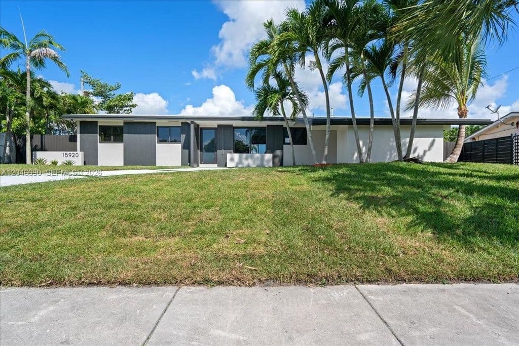 4-bedroom Single-Family Home — 15920 SW 105th Ave