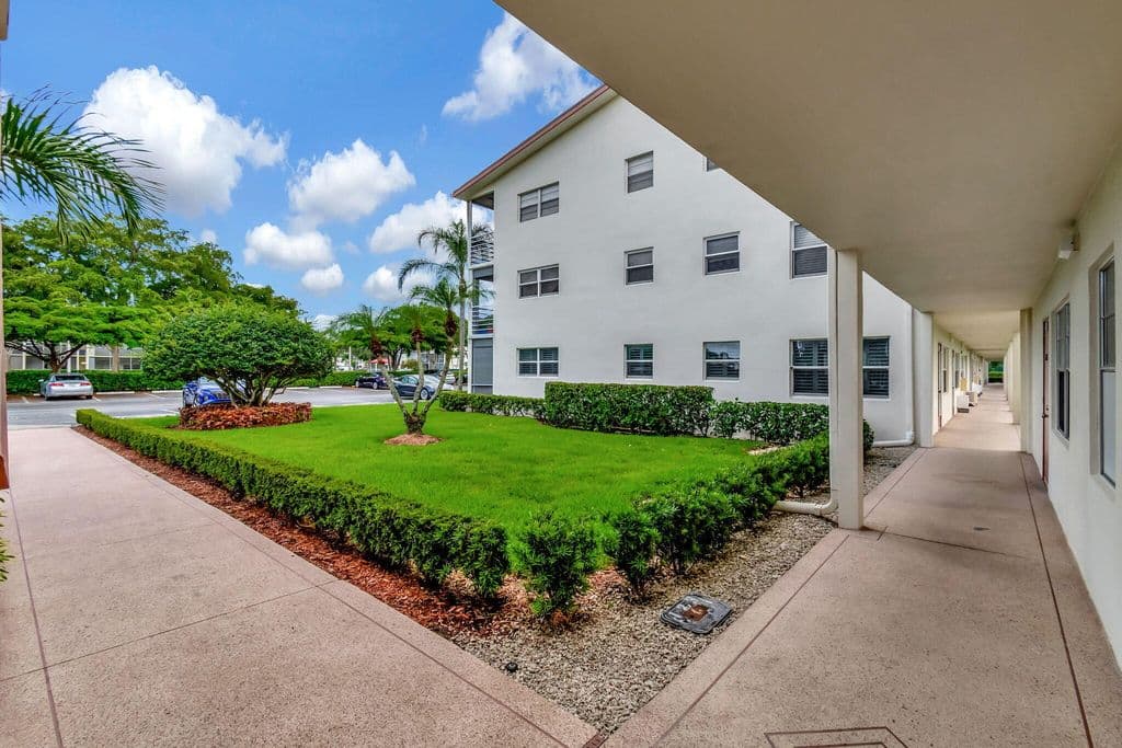 2+1 Condo — 339 Preston I
