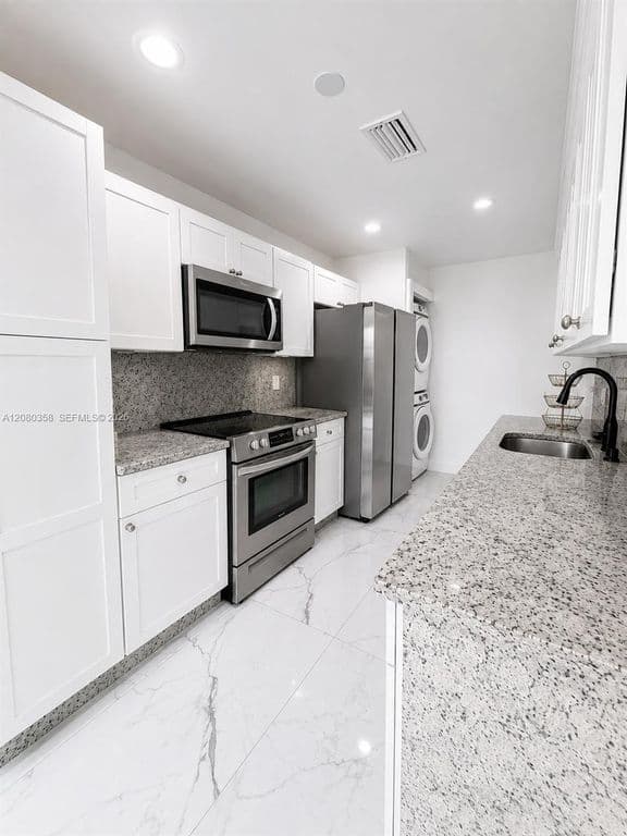 2+1 Condo — 21866 Cypress Cir APT 31C