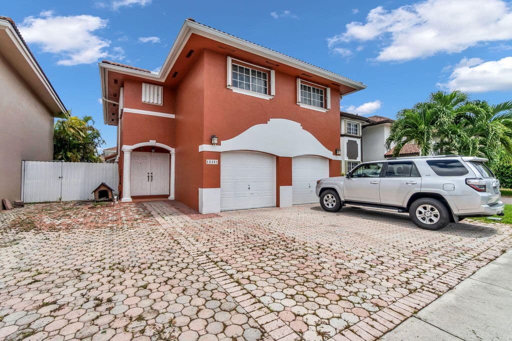 4+1 Müstakil ev — 15351 SW 40TH Terrace