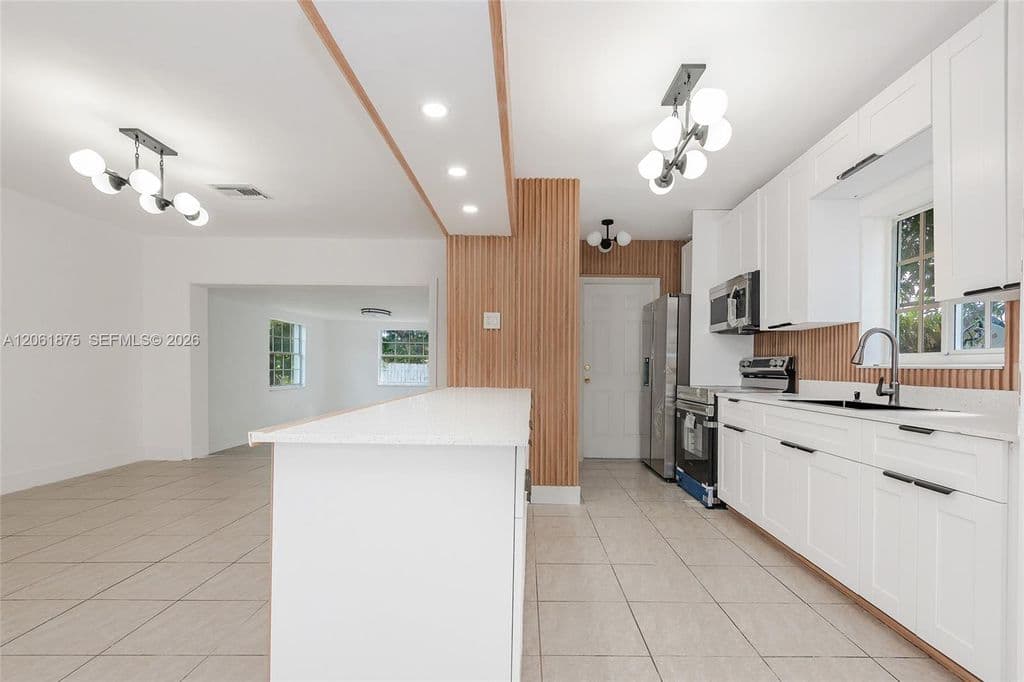3-bedroom Single-Family Home — 998 W 68th St